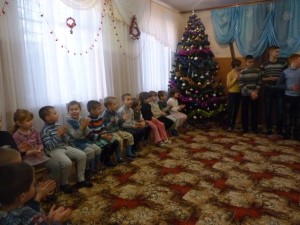 Школьники поздравили детей-сирот с прошедшим Днем святого Николая