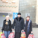 в рамках проведения благотворительной акции «Подари подарок сироте», глава епархиального отдела по вопросам семьи прот. Иоанн Гордиенко вместе с волонтерами посетил Дом матери и ребенка Херсонского городского совета