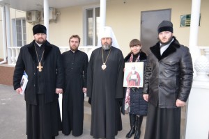 Общеее фото встречи митрополита Херсонского и Таврического Иоанна с директором Областного Дома ребенка для детей с поражениями ЦНС Карцевич Татьяной Евгеньевной